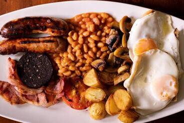 בית מלון כפרי The New Inn By Roomsbooked