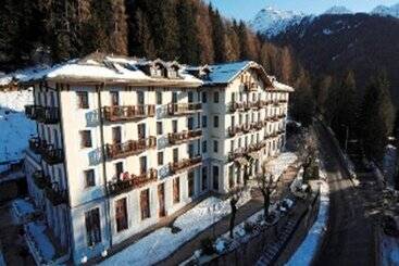 アパートホテル Palace Pontedilegno Resort