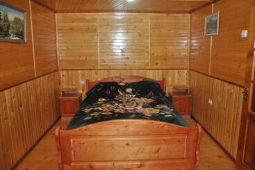 فندق сосновий двір