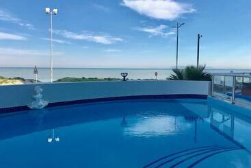 فندق False Bay Inn