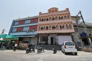 فندق Oyo 41677 Pratap Palace