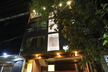 호텔 Spot On Sunrise Guest House Near Leisure Valley Park