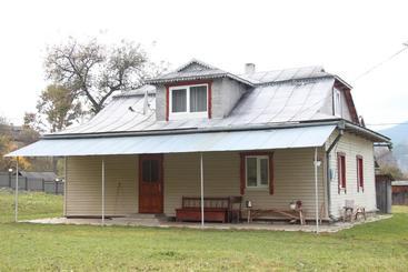 Пансион у михайла під лісом