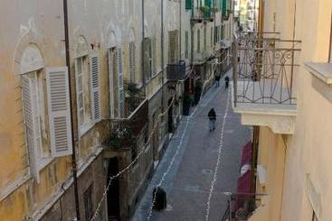 تختخواب و صبحانه Palazzo Belli