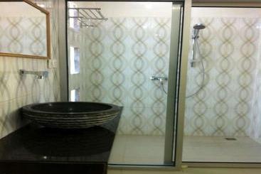 호텔 Lara Home Stay