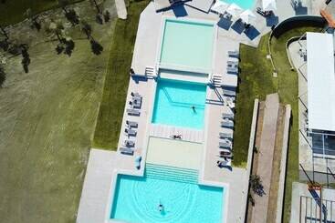 فندق Ampelia Seaside Resort By Estia