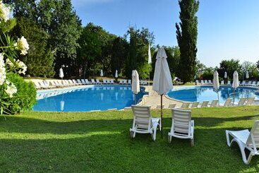 בית מלון כפרי Dolphin