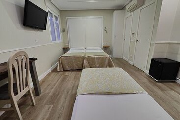 فندق Hostal Madrid