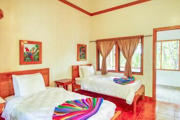 호텔 Mariposa Jungle Lodge