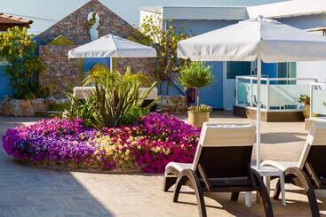 Paradice Hotel Luxury Suites Near Zorbas Beach Free Breakfast
