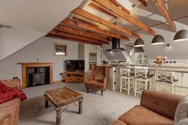 בית מלון כפרי The Tower Gastro Pub & Apartments