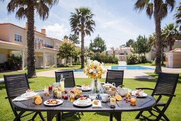 آپارتمان The Village Praia D El Rey Golf & Beach Resort