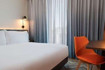 ホテル Hampton By Hilton Ashford International