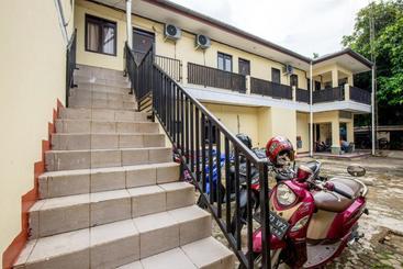 בית מלון כפרי Margot Residence Pondok Indah