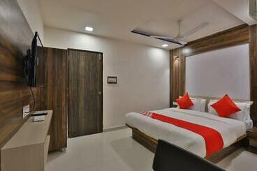 호텔 Oyo 26476  Meridan Palace