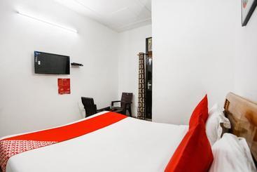 בית מלון כפרי Oyo 44130  Devi Palace Inn