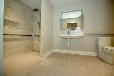 ホテル The Colonial Inn