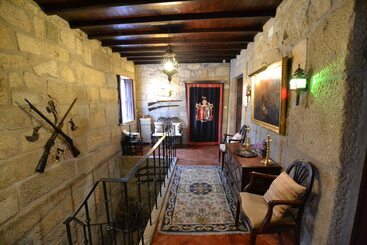 کلبه Casa Das Paredes