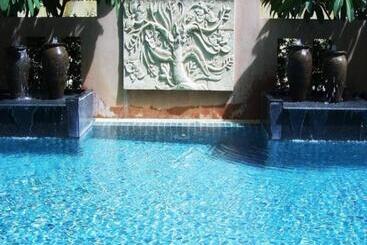 هتل Crown Pattaya Beach