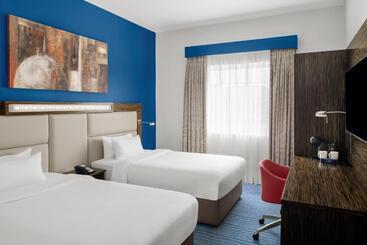 هتل Holiday Inn Express Dubai Safa Park, An Ihg