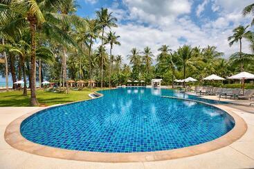 فندق Outrigger Khao Lak Beach Resort   Sha Extra Plus