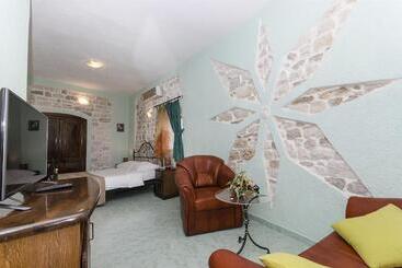 هتل Palace Derossi