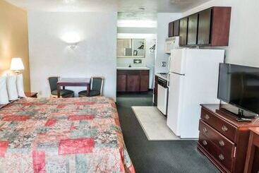 酒店 Suburban Studios Tallahassee Near University