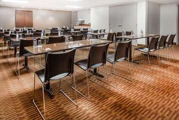 فندق Super 8 By Wyndham Peterborough