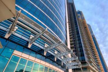 Tamani Marina Hotel & Apartments