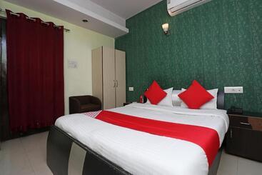 Capital O Hotel R Inn