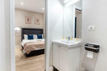 هتل آپارتمان Degoya Studios Bucharest Old Town