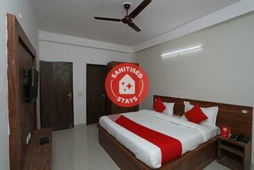 בית מלון כפרי Oyo 38577  4 Fingures Inn