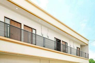 호텔 Rudi Rooms Near Stasiun Cikarang Mitra Reddoorz