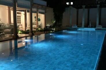 فندق The Rohet House