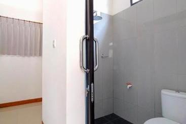 ペンション Kutamara House