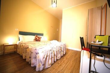 مبيت وإفطار Al Quadrato D Oro Rooms