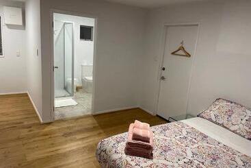 تختخواب و صبحانه Visitor Room Self Check In