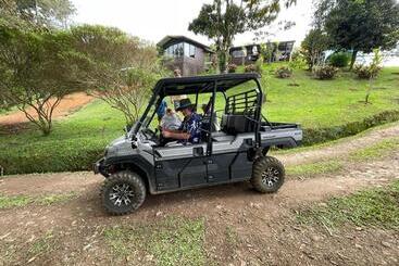 تختخواب و صبحانه The Lodge At Reventazon River Mountain Ranch