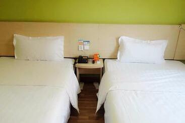 هتل 7days Inn Xi An Big Wild Goose Pagoda East Xiaozhao Road