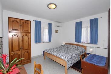 פנסיון Apartments And Room Silvana