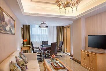 Vienna Hotel Shenzhen Fuyong Subway Station