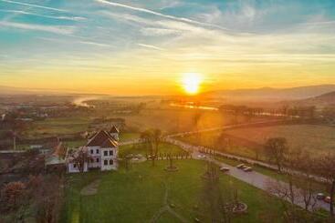 בית מלון כפרי Cardinal Domeniile Martinutzi