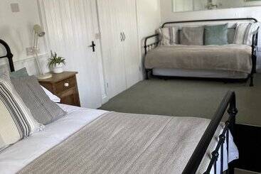 בית מלון כפרי The Crown Inn