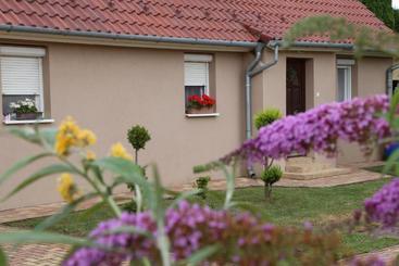 بنسيون Silentium Garden Apartman Sárvár