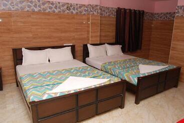 호텔 Adhi Residency