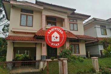 בית מלון כפרי Oyo 90384 Bukit Cipendawa Mc