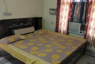 هتل Spot On 73721  Sunitraj Palace