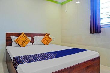 ホテル Spot On 79731 Meghraj Lodge