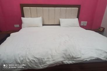 فندق Spot On 79801 Blue Light  & Restaurant