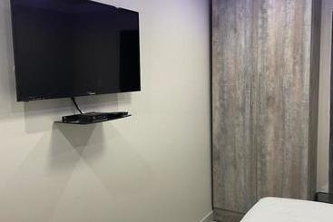 Пансион Martyrs Guest House